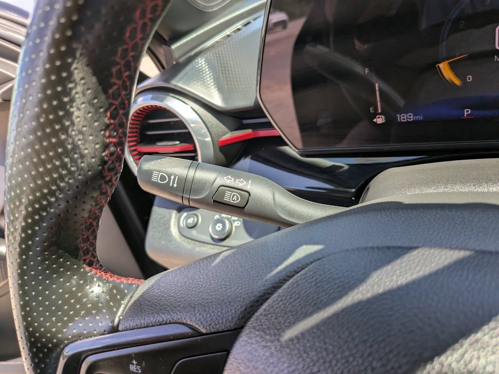 Used 2024 Chevrolet Trax RS w/ Sunroof Package FWD image 32
