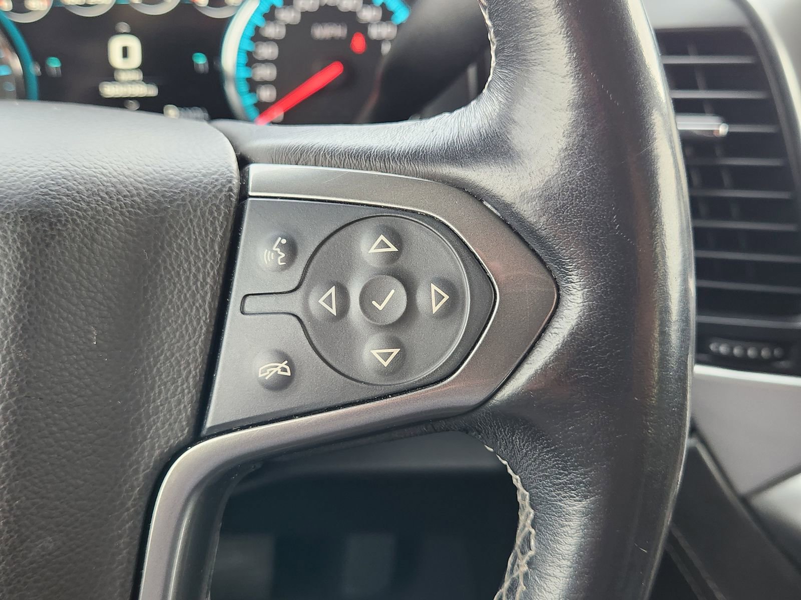 Used 2019 Chevrolet Suburban Premier image 33