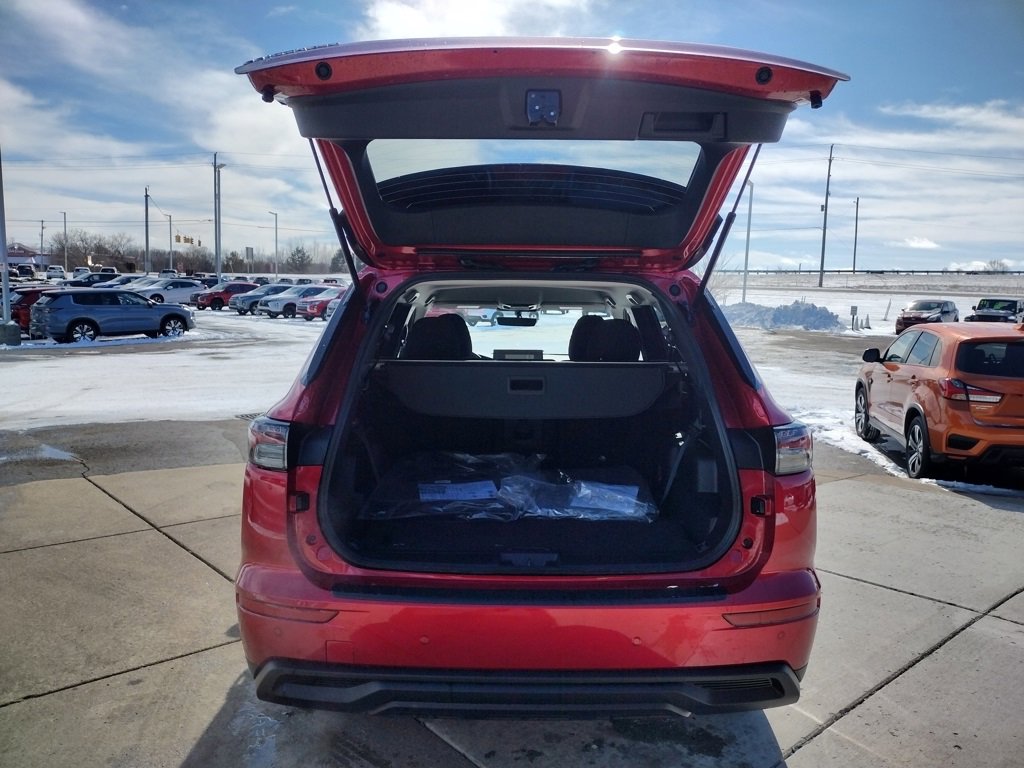 New 2026 Mitsubishi Outlander ES image 16