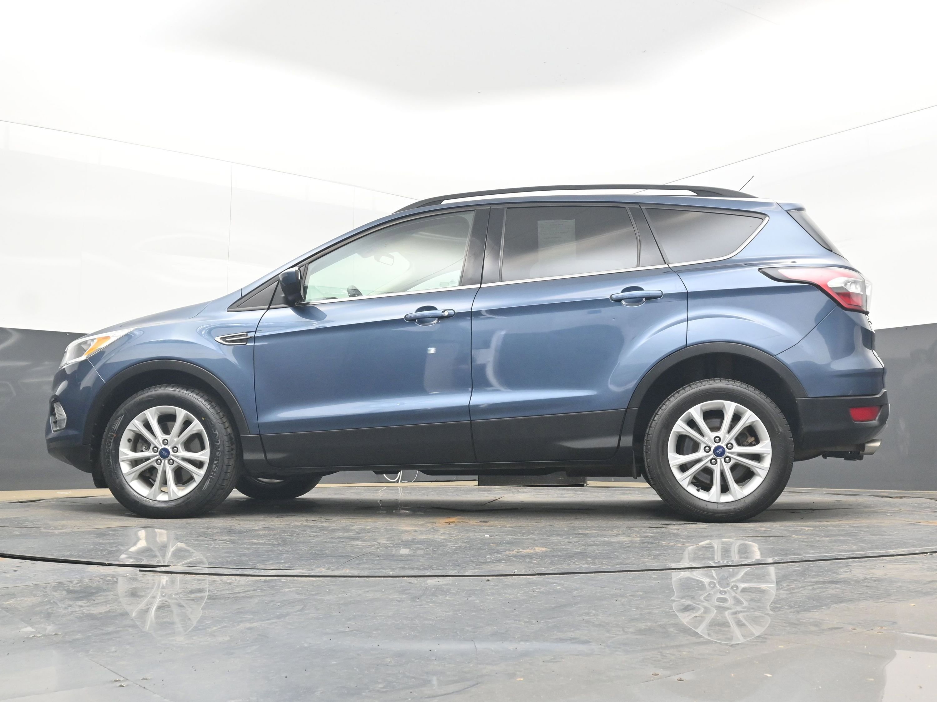 Used 2018 Ford Escape SE image 22