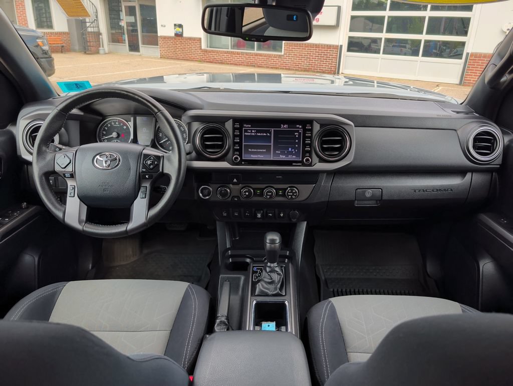 Used 2020 Toyota Tacoma TRD Off-Road w/ Technology Package AWD/4WD image 16