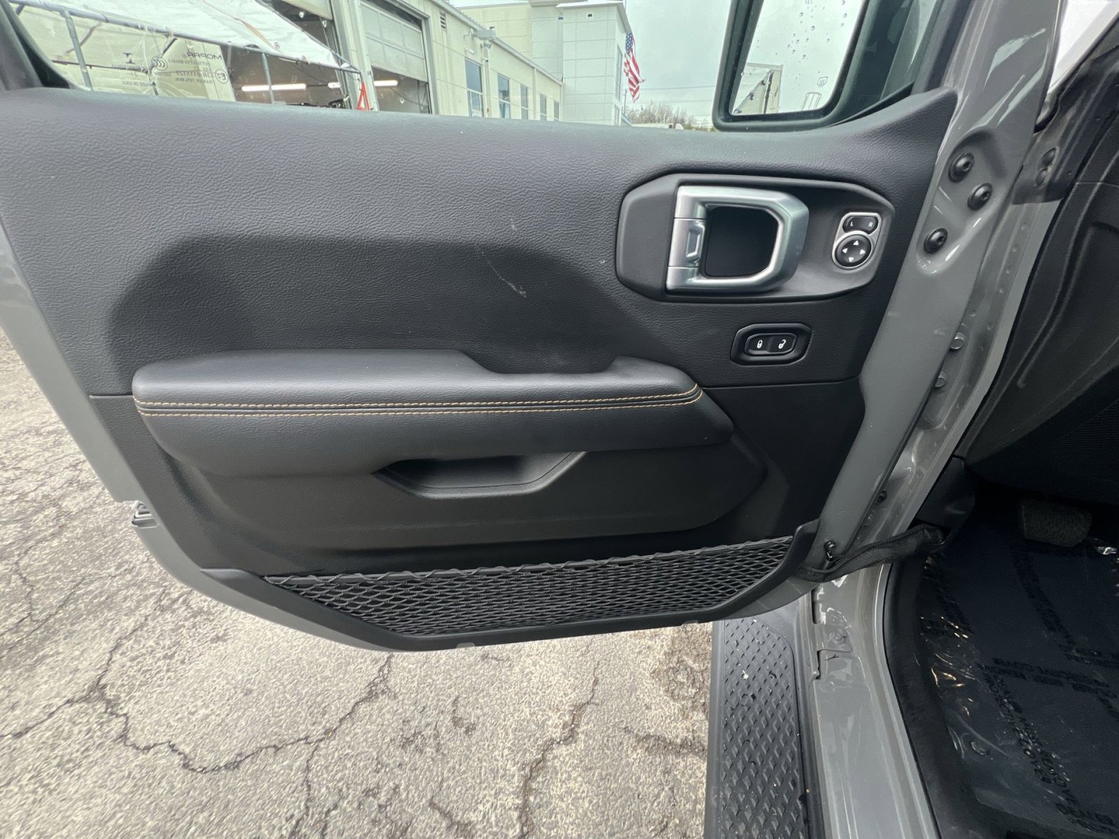 Used 2022 Jeep Gladiator Overland image 15