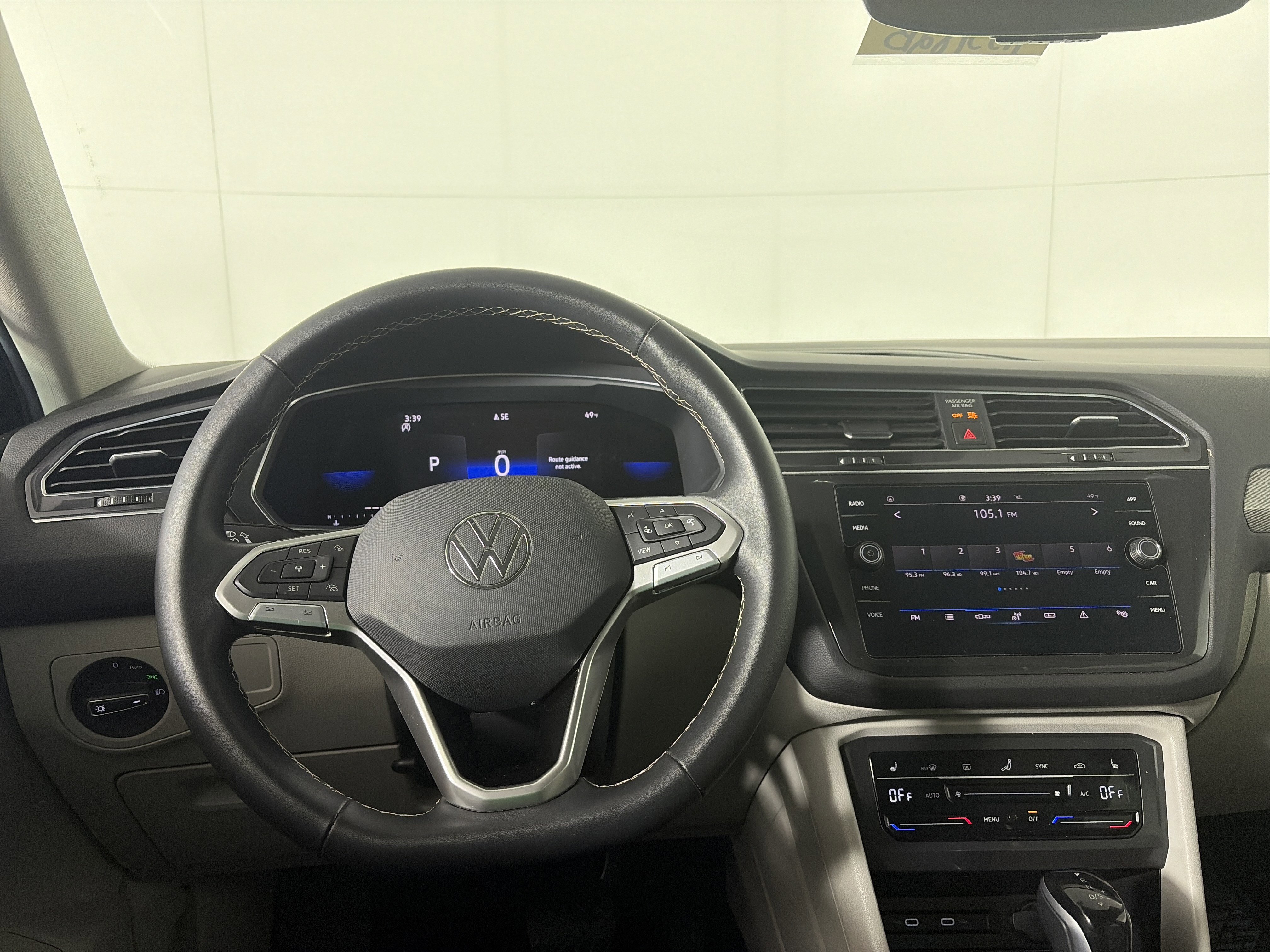 Used 2022 Volkswagen Tiguan SE image 13
