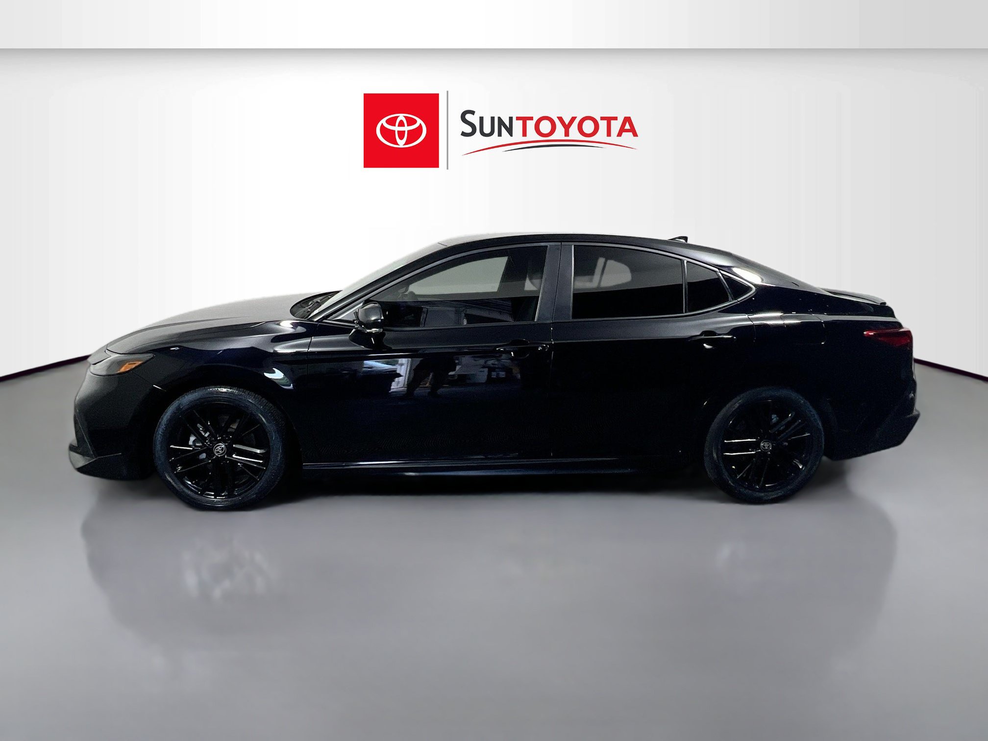 Used 2025 Toyota Camry SE w/ Convenience Package FWD image 7
