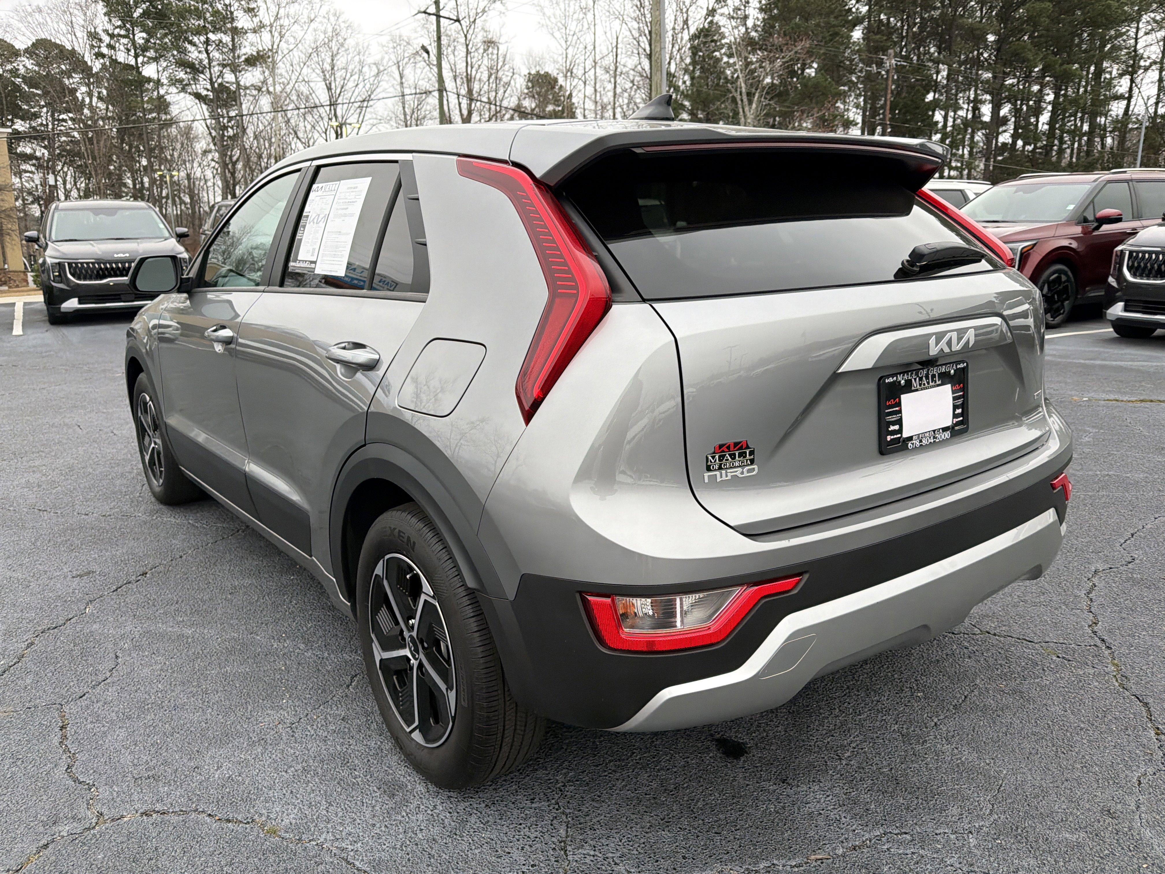 Used 2023 Kia Niro LX image 5