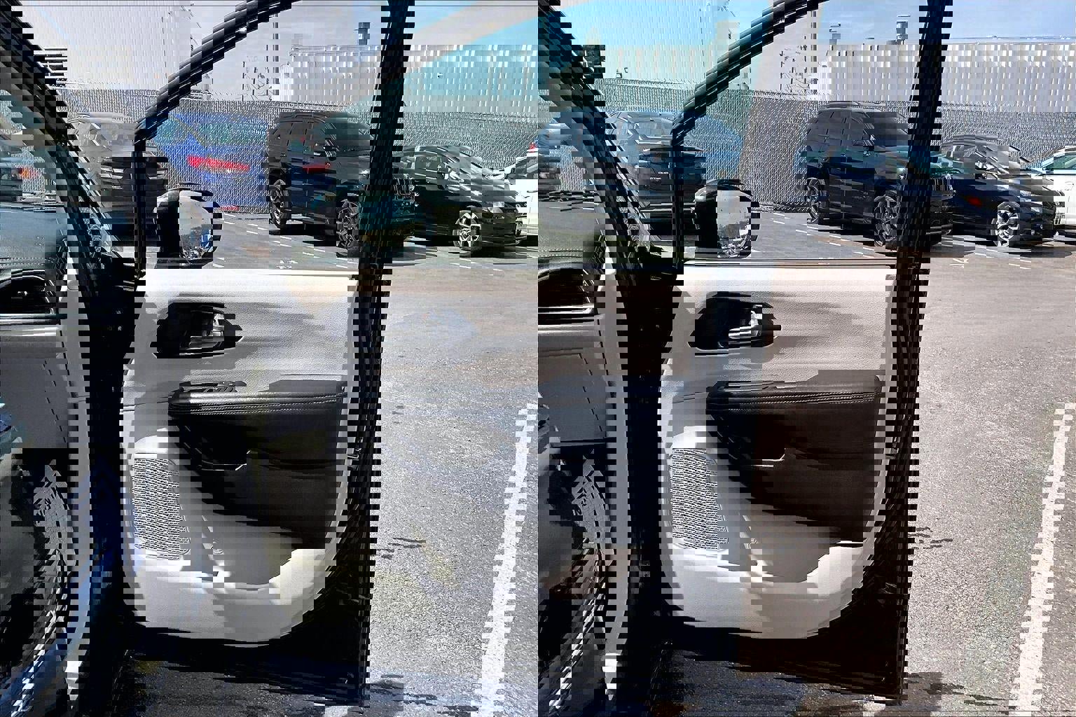 Used 2020 Chrysler Pacifica Limited image 25