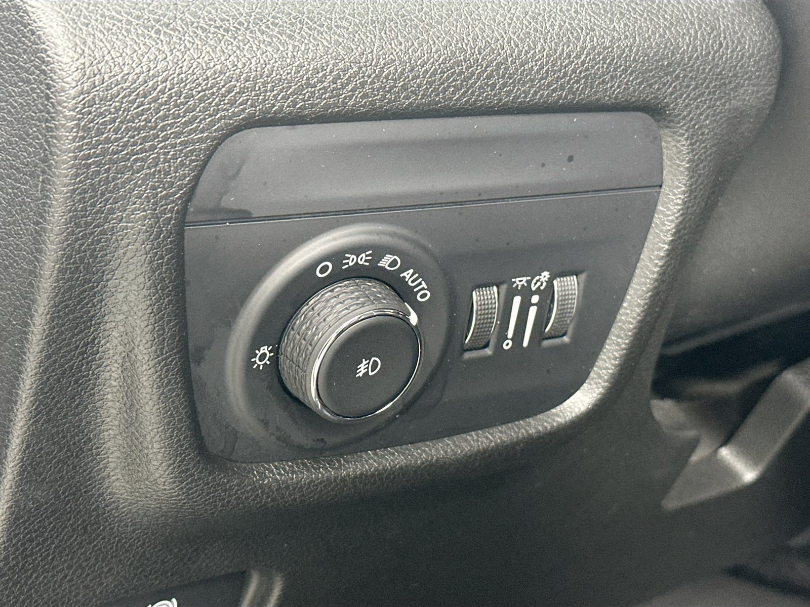 Used 2023 Jeep Grand Cherokee L Limited RWD image 10