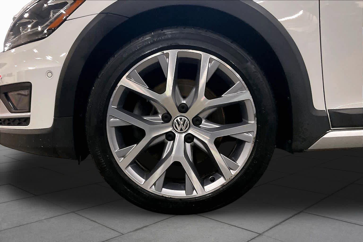 Used 2019 Volkswagen Golf Alltrack SE AWD/4WD image 11