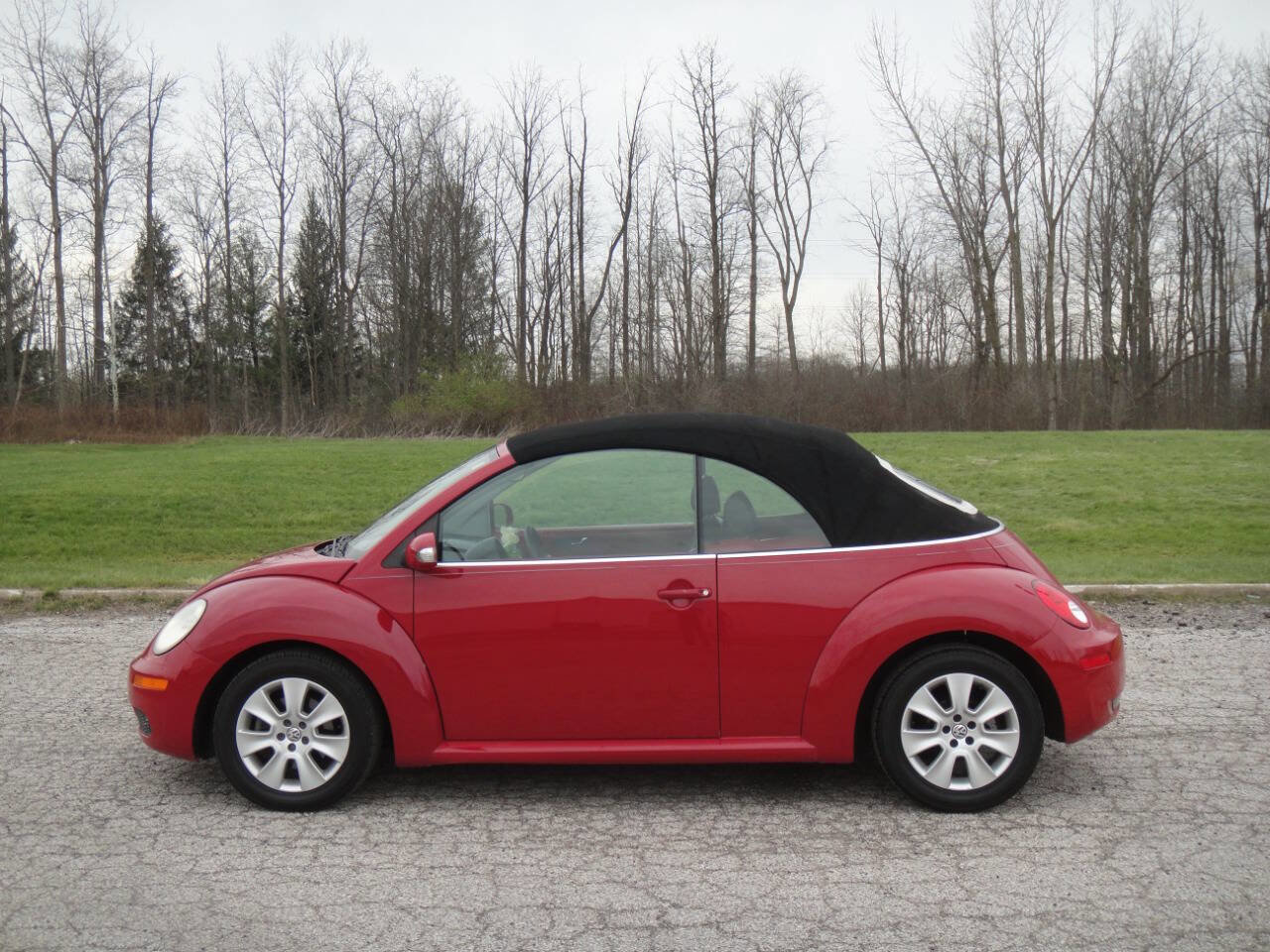Used 2010 Volkswagen Beetle Final Edition FWD image 23