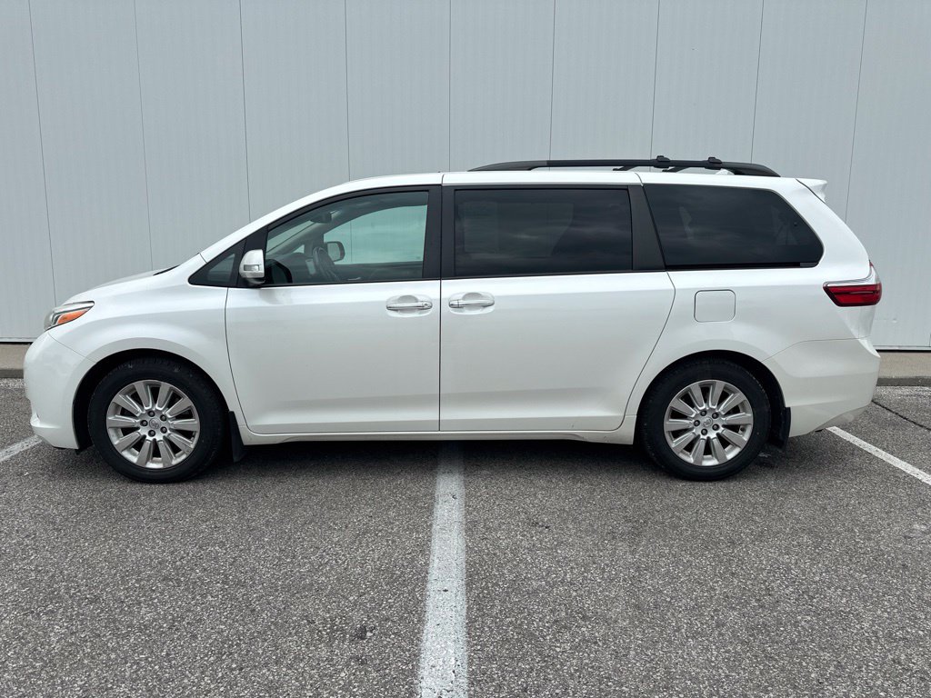 Used 2015 Toyota Sienna Limited Premium AWD/4WD image 3