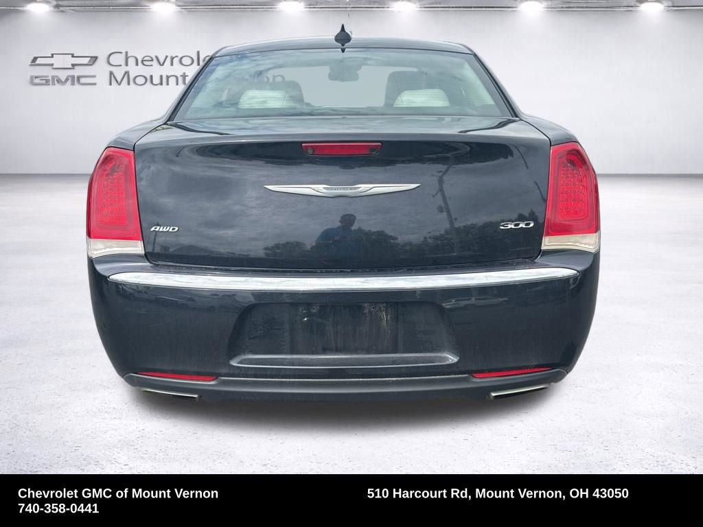 Used 2018 Chrysler 300 Limited AWD/4WD image 4