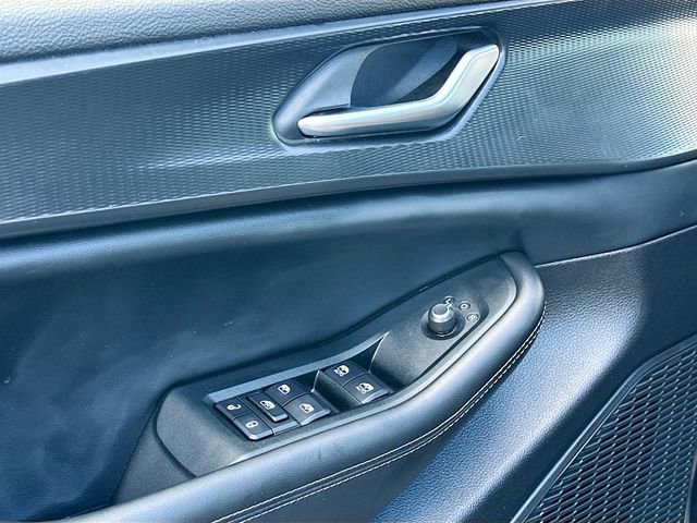 Used 2024 Jeep Grand Cherokee Laredo image 17