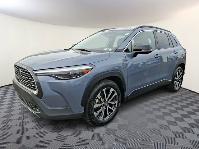 Used 2025 Toyota Corolla Cross XLE FWD image 3