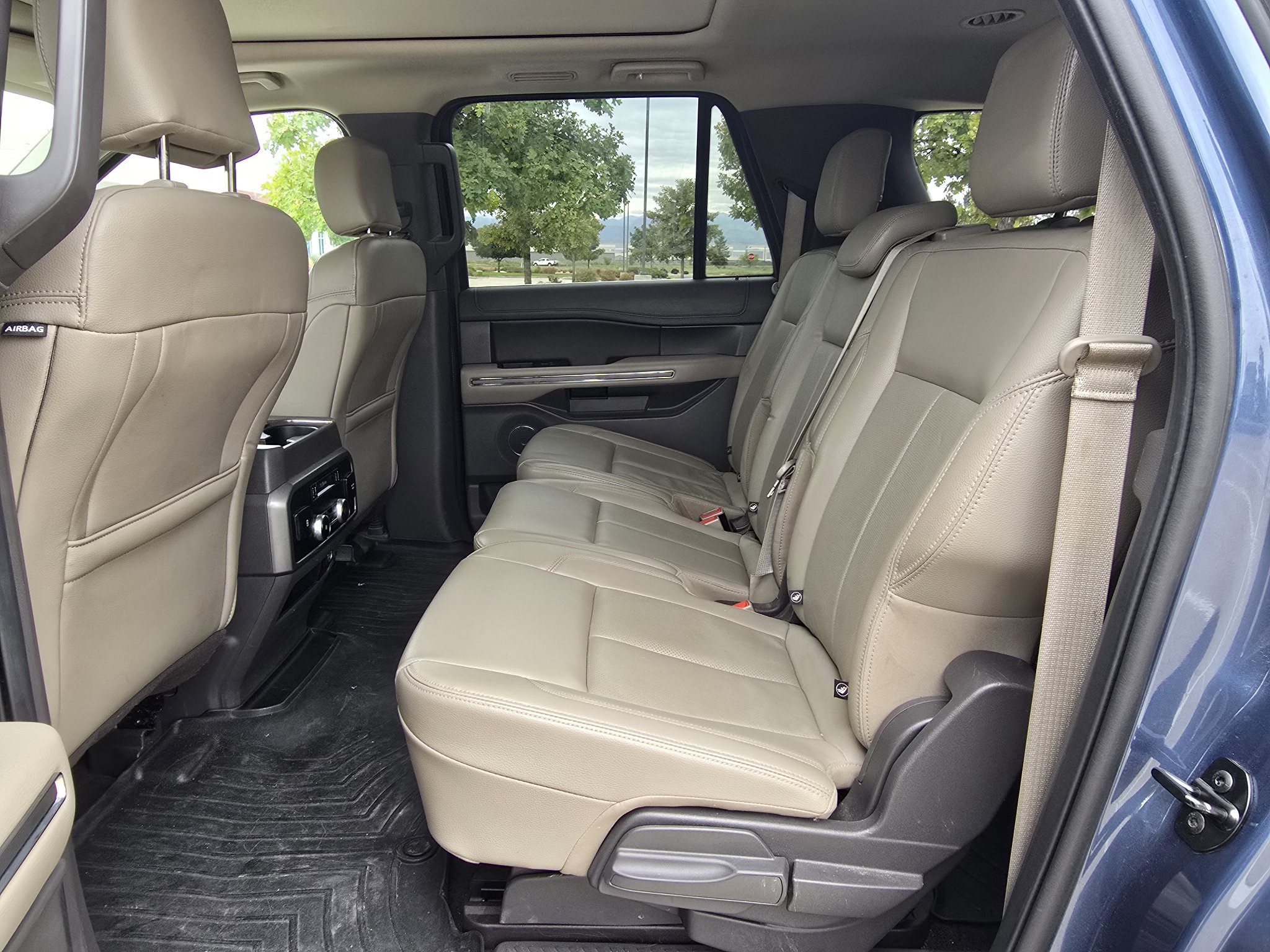 Used 2020 Ford Expedition Max XLT w/ Equipment Group 202A AWD/4WD image 14