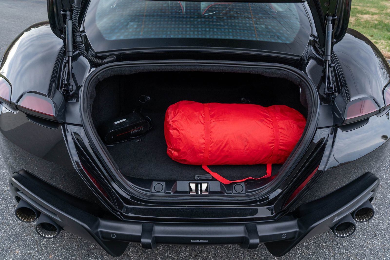 Certified 2022 Ferrari Roma image 12