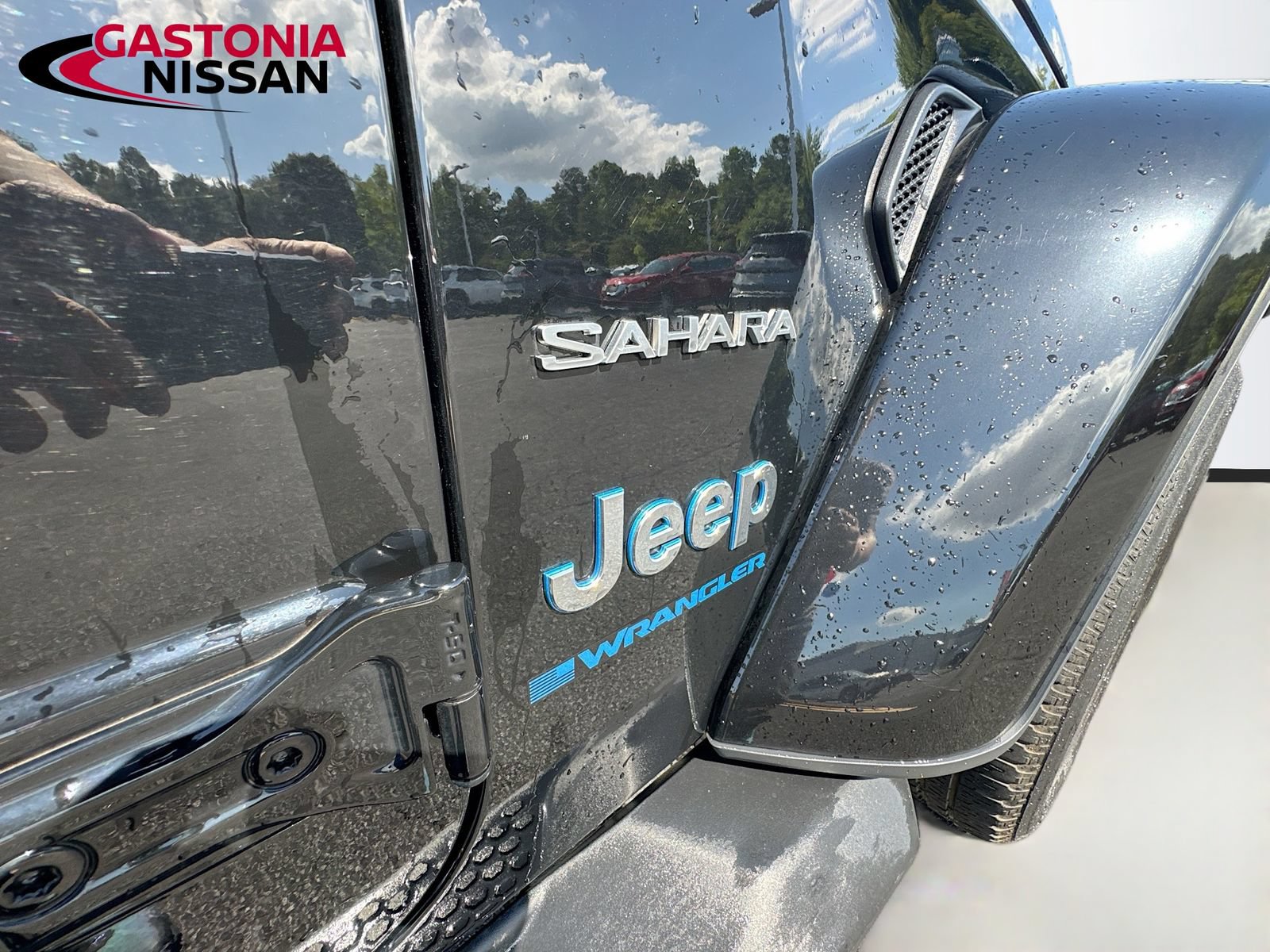 Used 2023 Jeep Wrangler Unlimited Sahara w/ Cold Weather Group AWD/4WD image 43