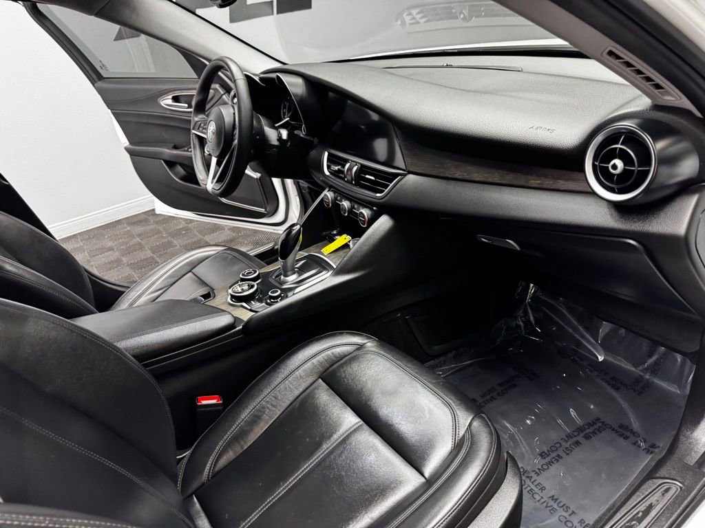 Used 2019 Alfa Romeo Giulia Ti w/ Nero Edizione image 57