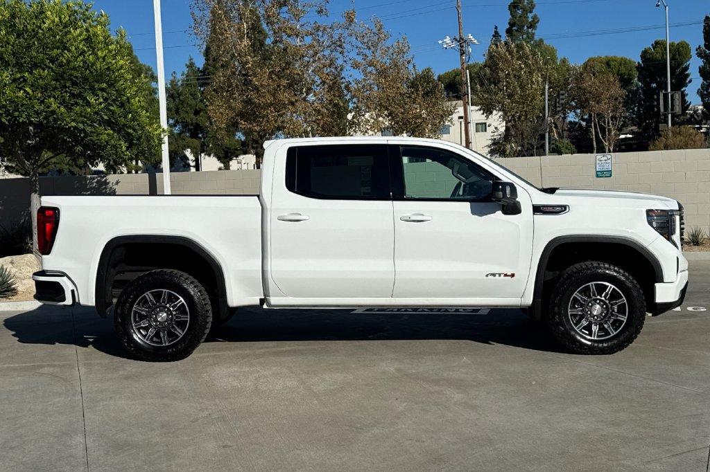 Used 2025 GMC Sierra 1500 AT4 AWD/4WD image 9