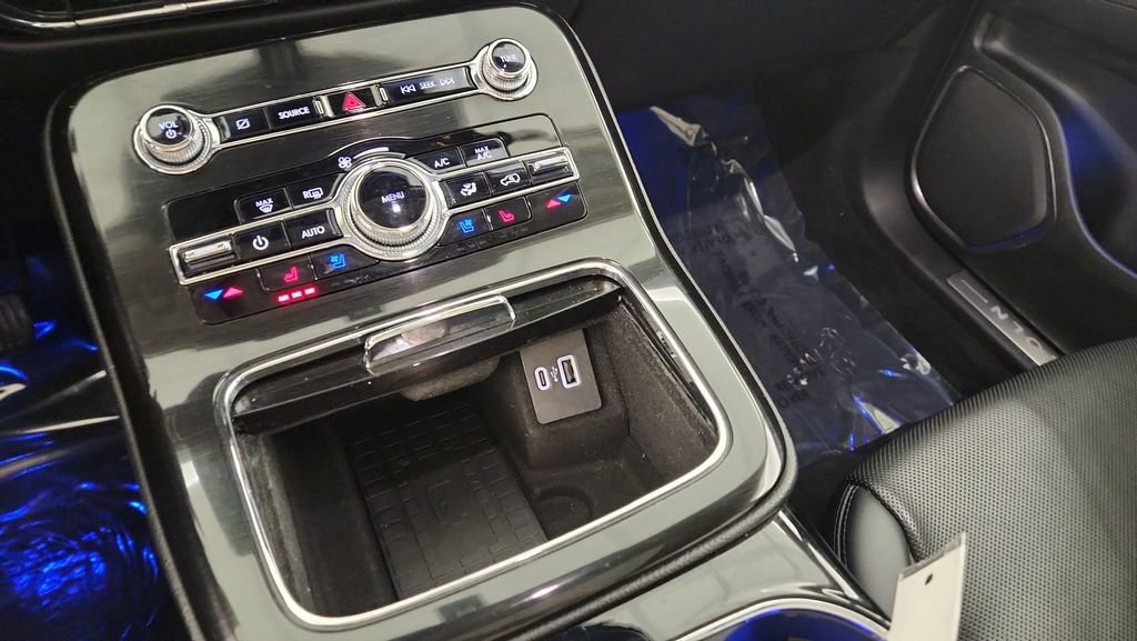 Used 2022 Lincoln Nautilus Reserve w/ Equipment Group 201A image 18