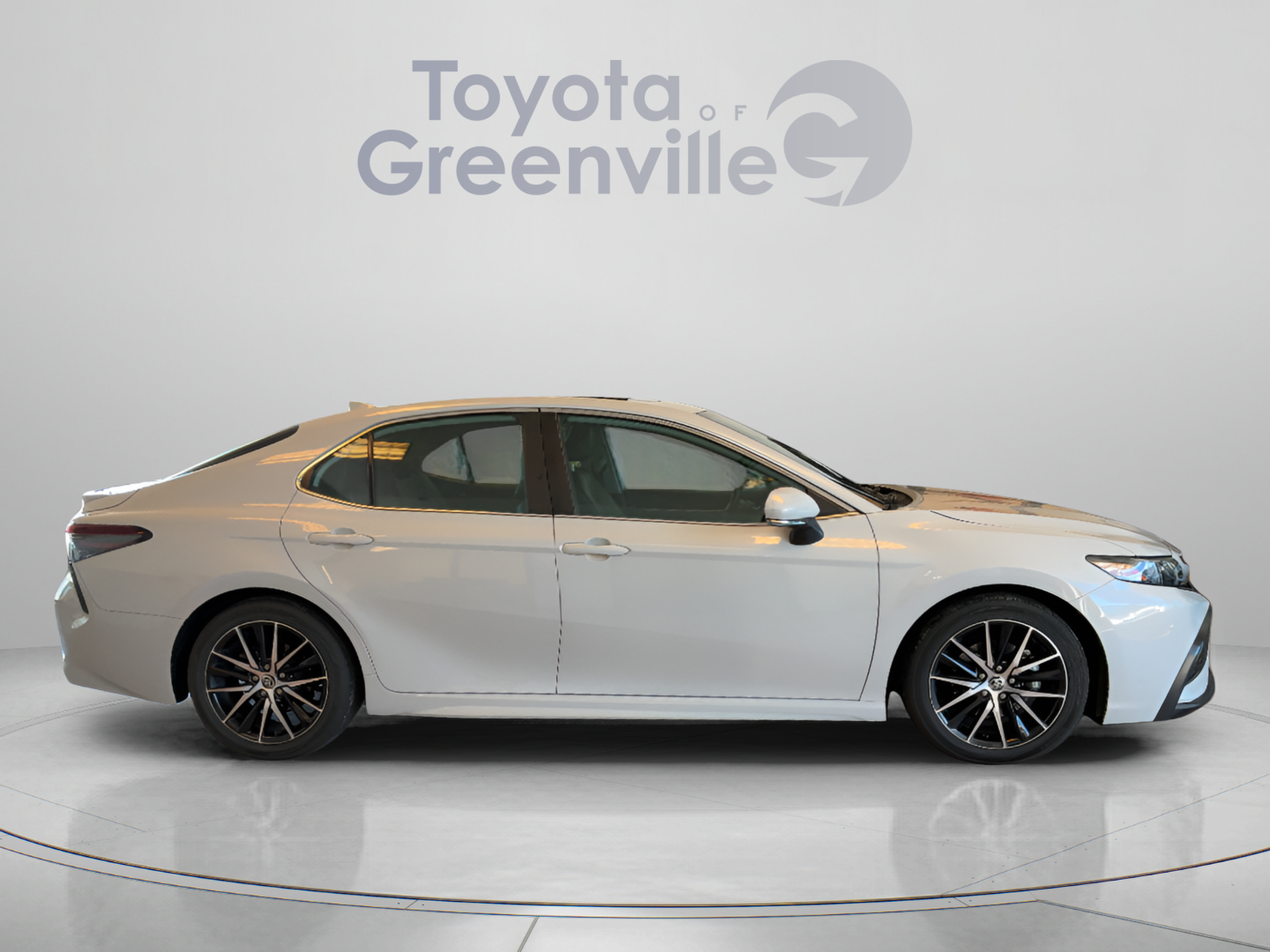 Used 2022 Toyota Camry SE w/ Audio Upgrade Package FWD image 7