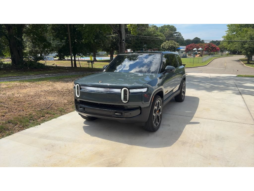 Used 2026 Rivian R1S Premium AWD/4WD image 2