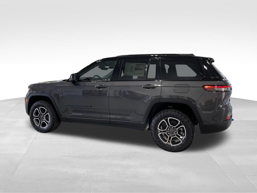 New 2024 Jeep Grand Cherokee Trailhawk w/ Advanced Protech Group II AWD/4WD image 9