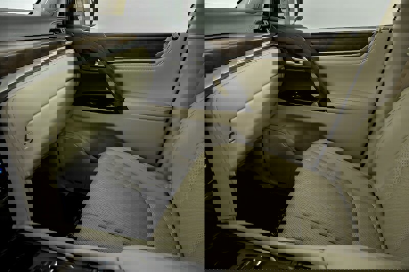 Used 2021 Lexus LX 570 4WD w/ Luxury Package image 36