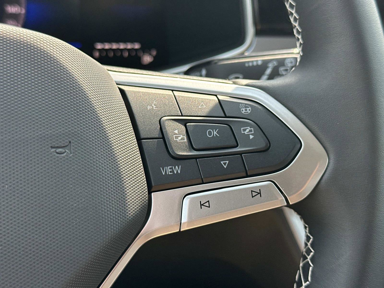 New 2025 Volkswagen Taos SE image 22