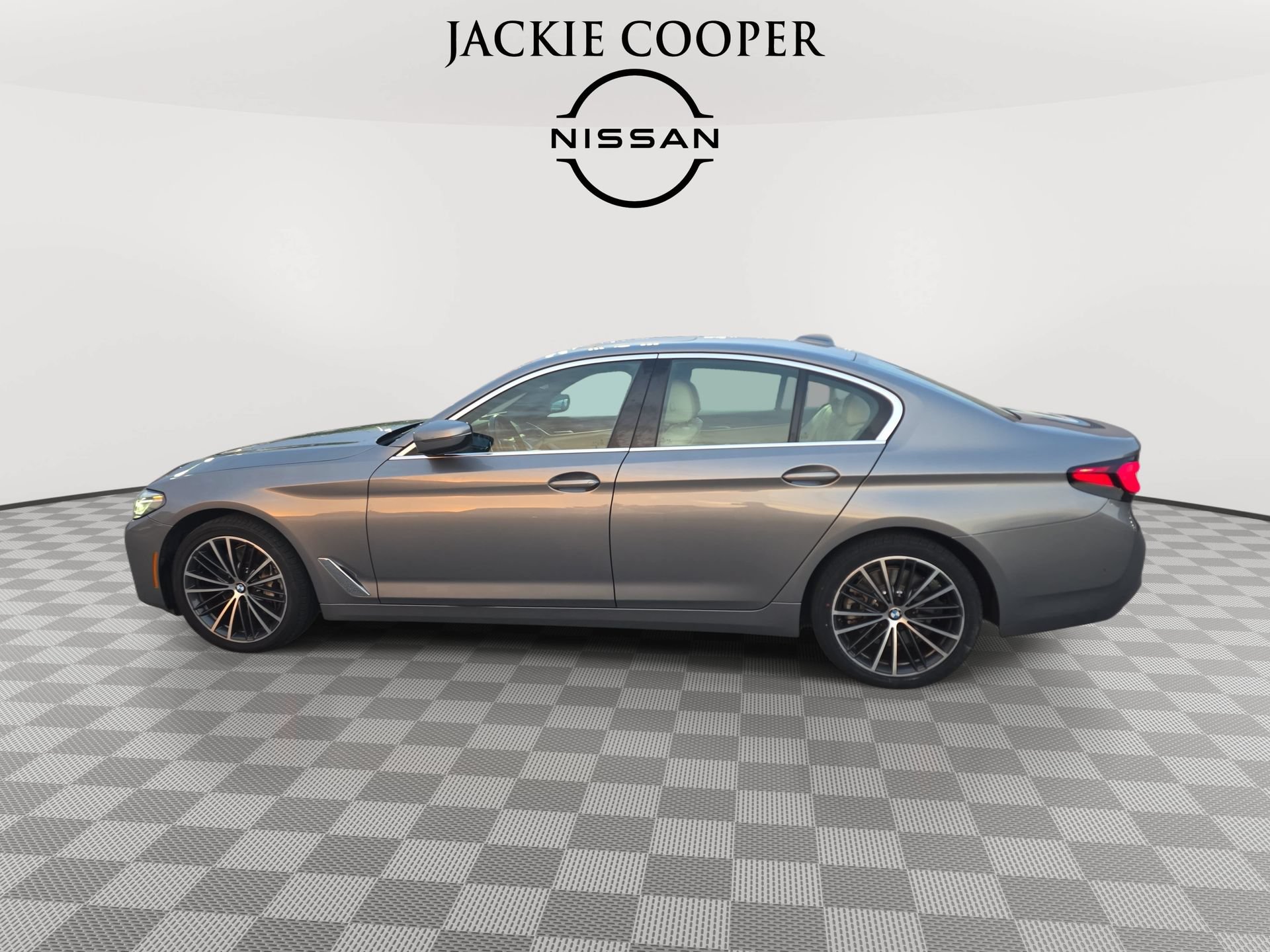 Used 2023 BMW 540i w/ Premium Package RWD image 8