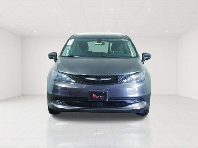 Used 2022 Chrysler Voyager LX FWD image 2