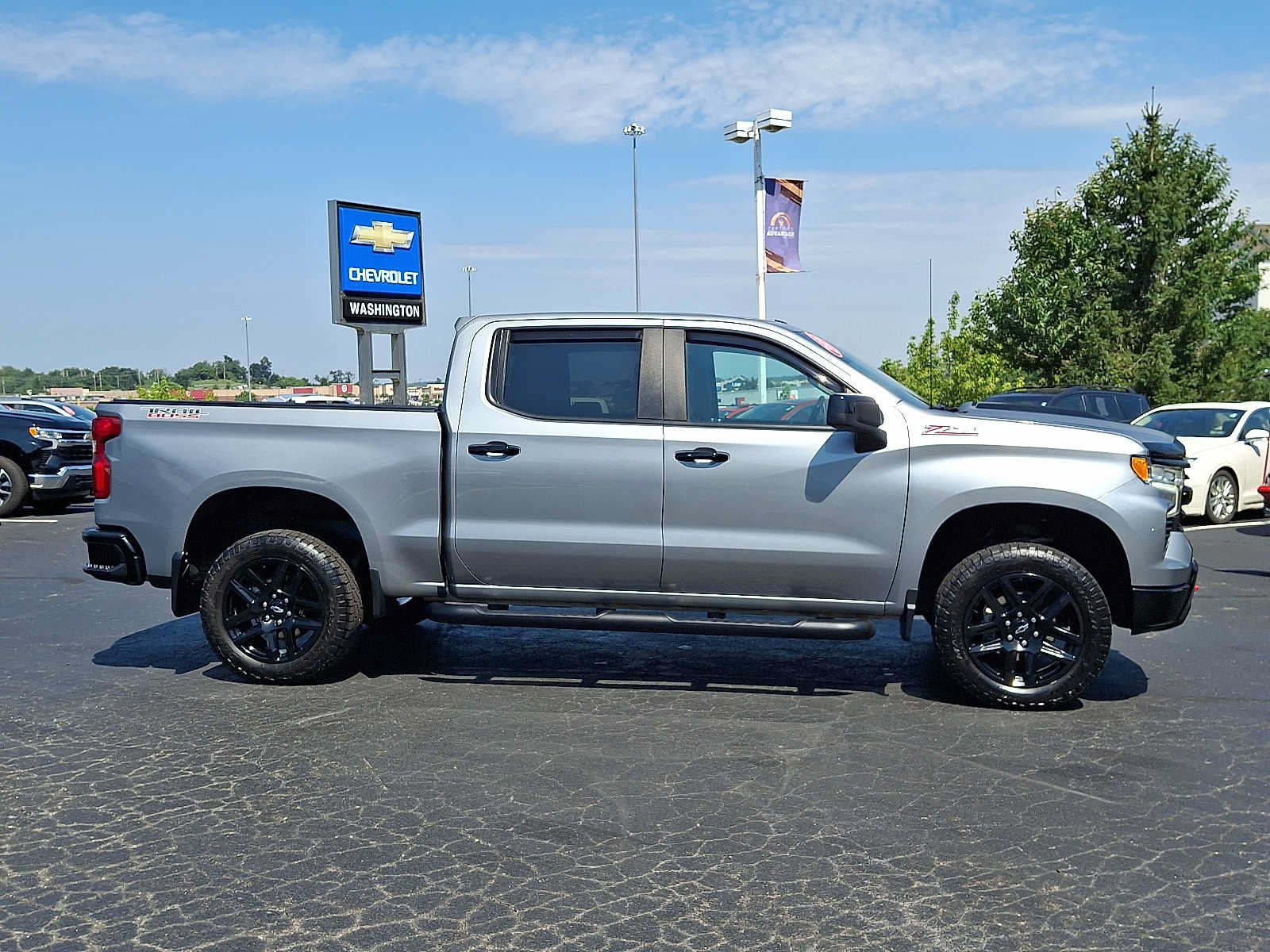 Used 2024 Chevrolet Silverado 1500 LT Trail Boss w/ Convenience Package II AWD/4WD image 7