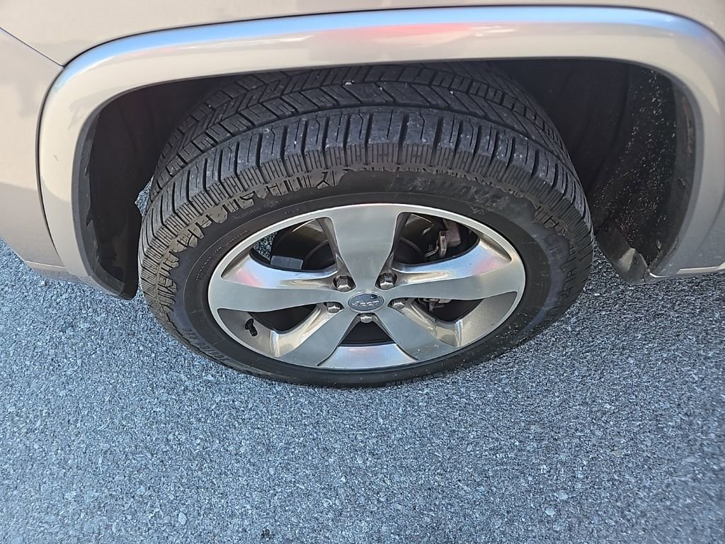 Used 2014 Jeep Grand Cherokee Overland w/ Advanced Technology Group image 13