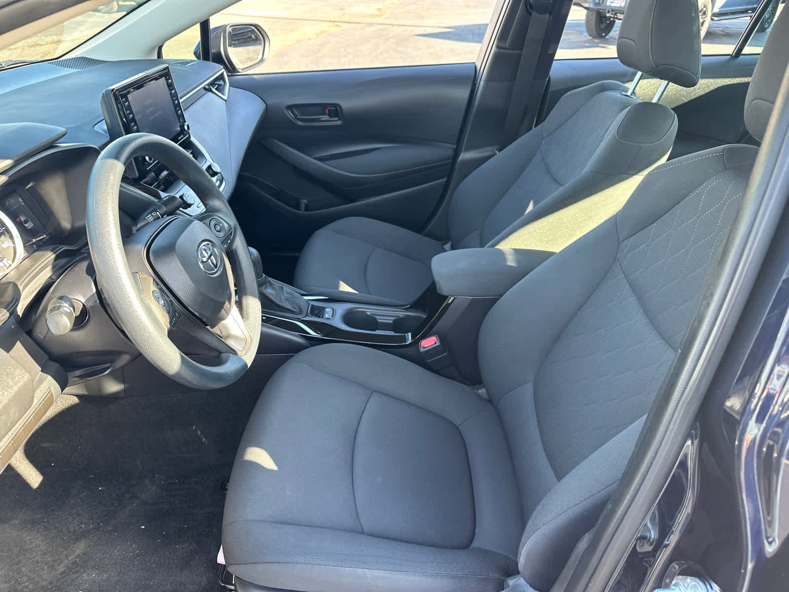 Used 2022 Toyota Corolla LE image 25