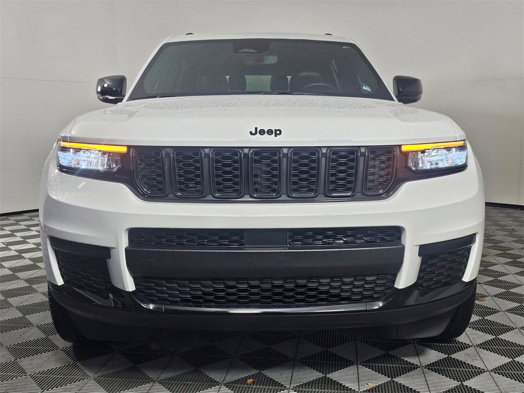 Used 2022 Jeep Grand Cherokee L Laredo image 2