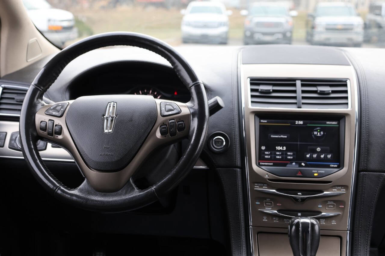 Used 2011 Lincoln MKX 2WD image 22