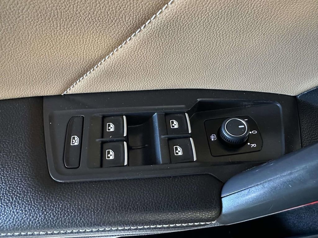 Used 2024 Volkswagen Tiguan SE AWD/4WD image 19