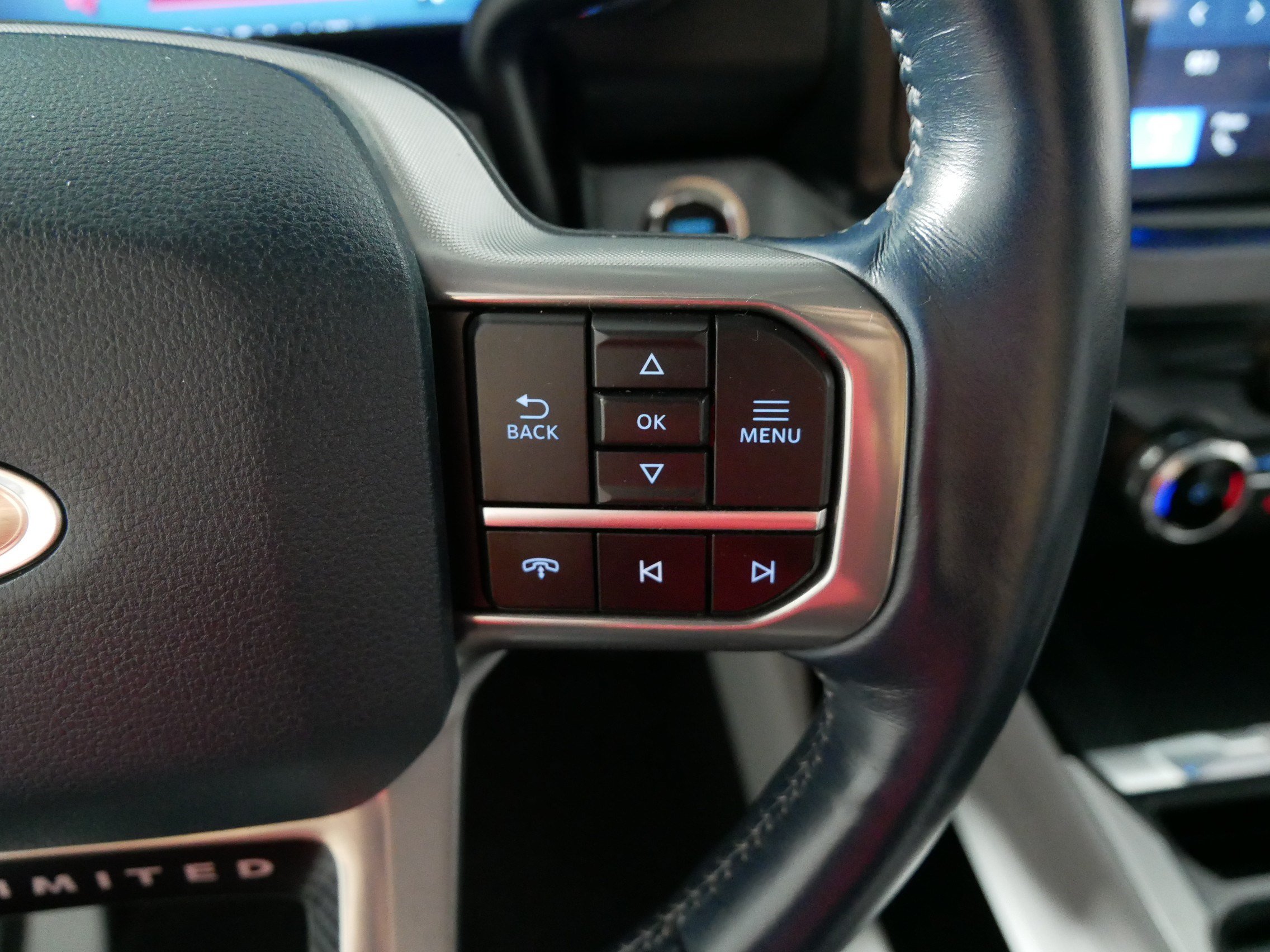 Used 2023 Ford F350 Limited w/ FX4 Off-Road Package AWD/4WD image 28