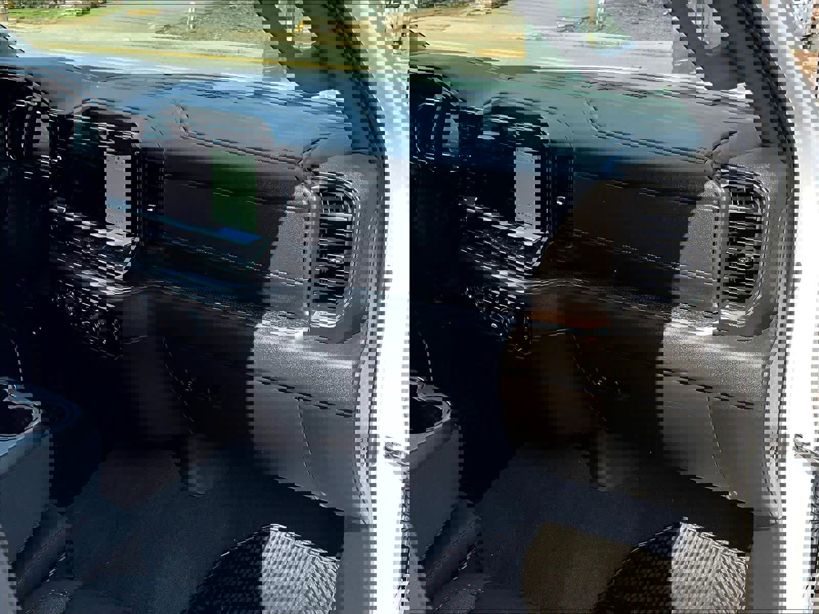 Used 2023 Chevrolet Silverado 1500 LT AWD/4WD image 13