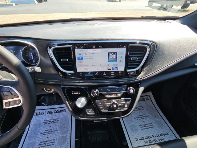 New 2026 Chrysler Pacifica Select image 21