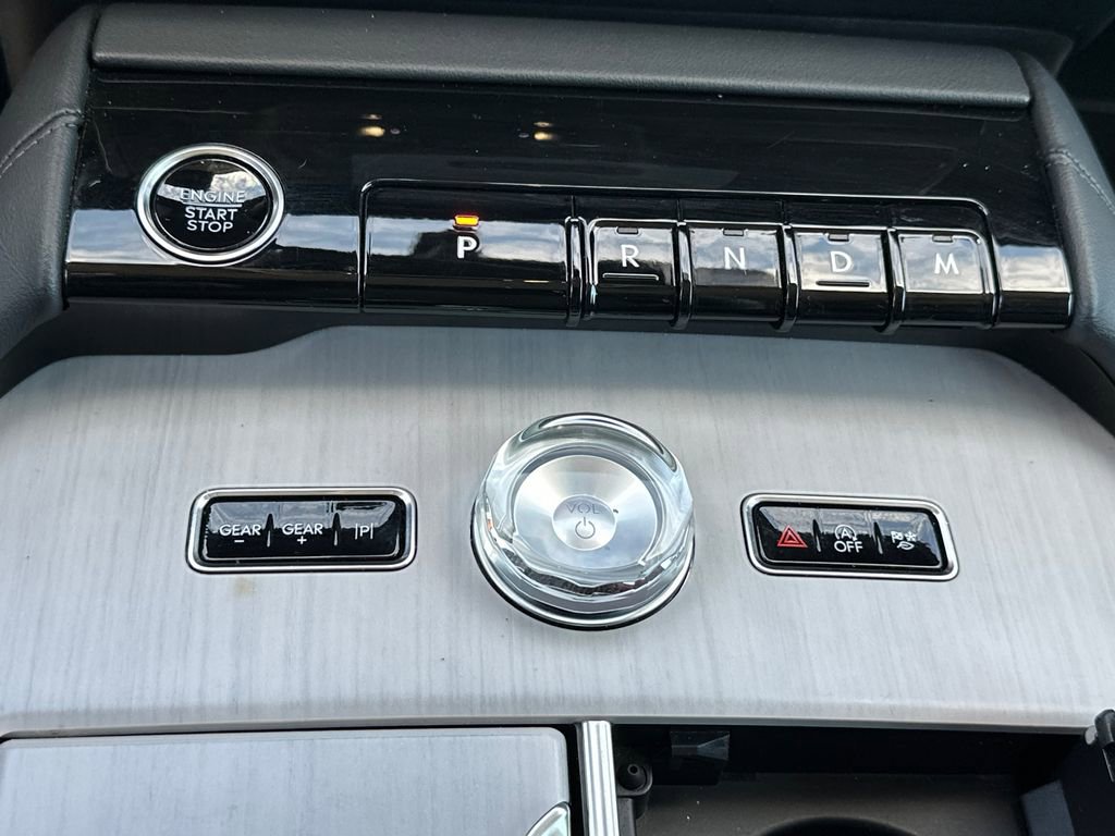 Used 2025 Lincoln Navigator Reserve image 34