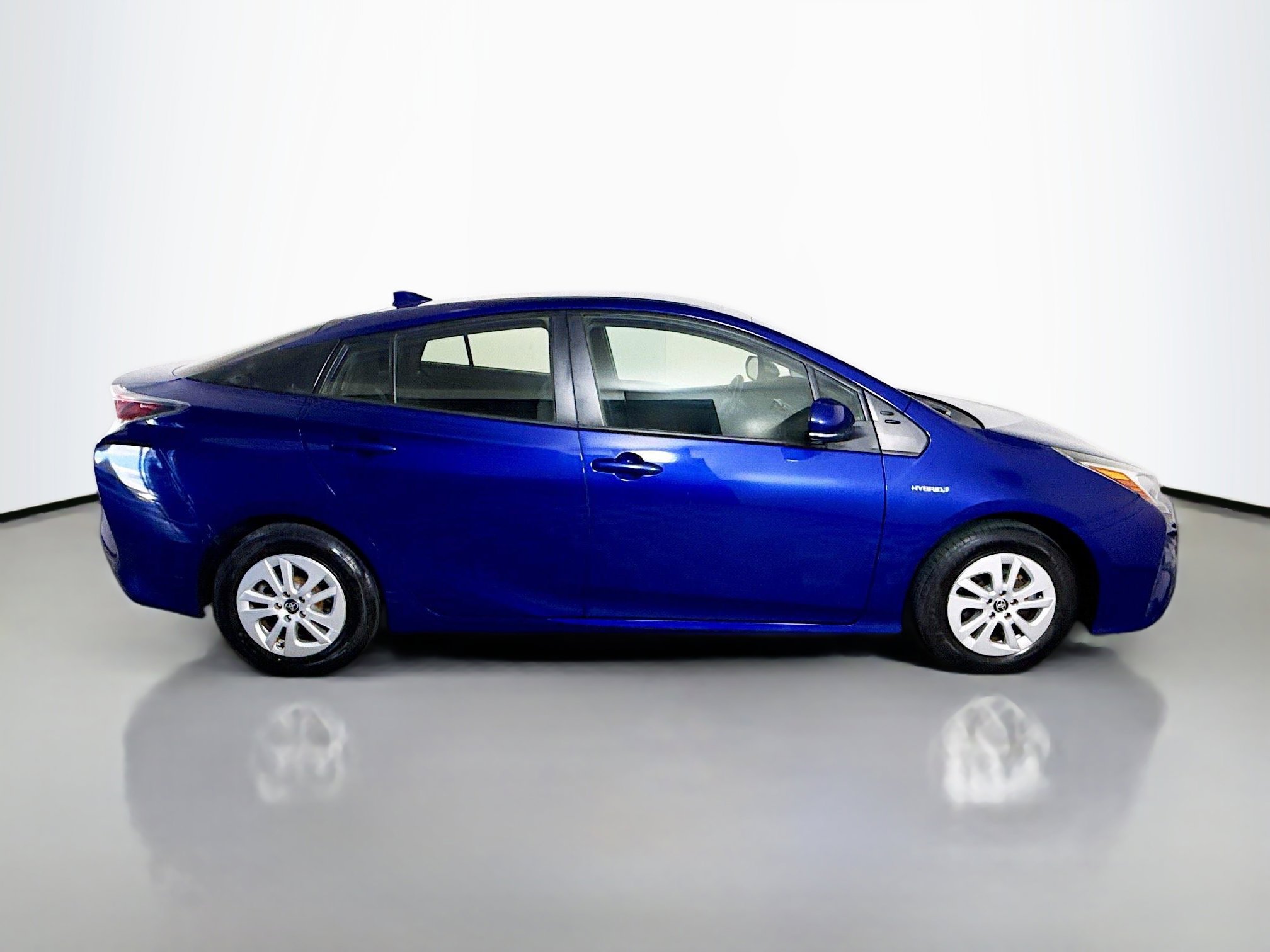 Used 2016 Toyota Prius Two image 11