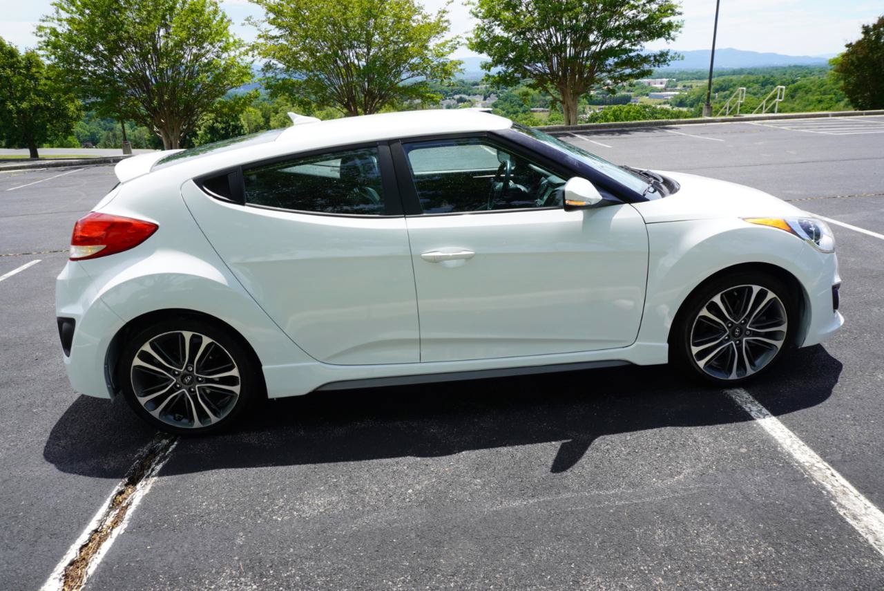 Used 2016 Hyundai Veloster Turbo FWD image 24