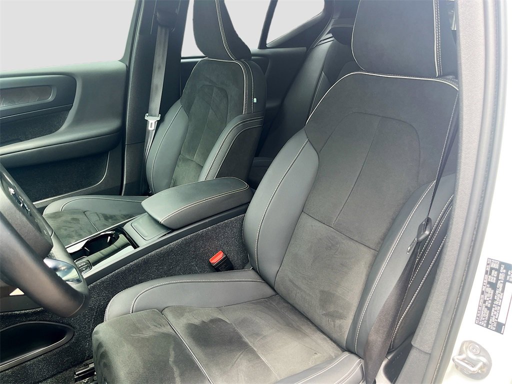 Used 2023 Volvo XC40 Recharge Ultimate image 22