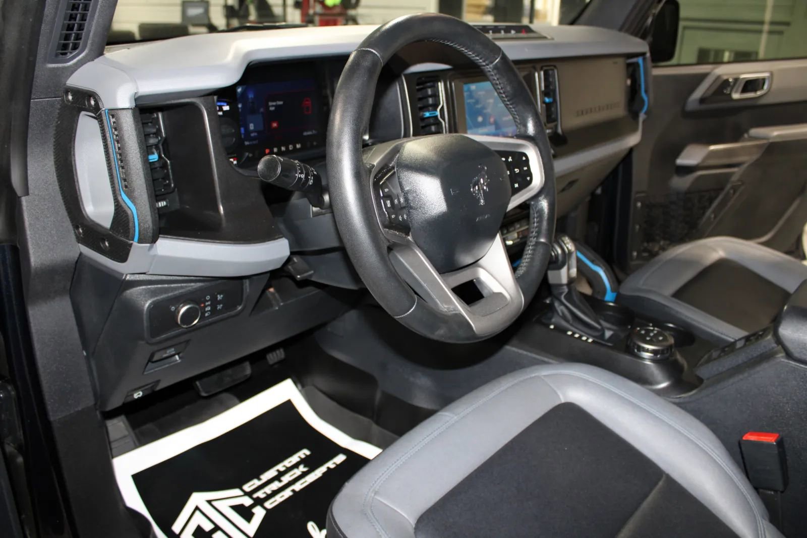 Used 2021 Ford Bronco Black Diamond w/ Sasquatch Package AWD/4WD image 5