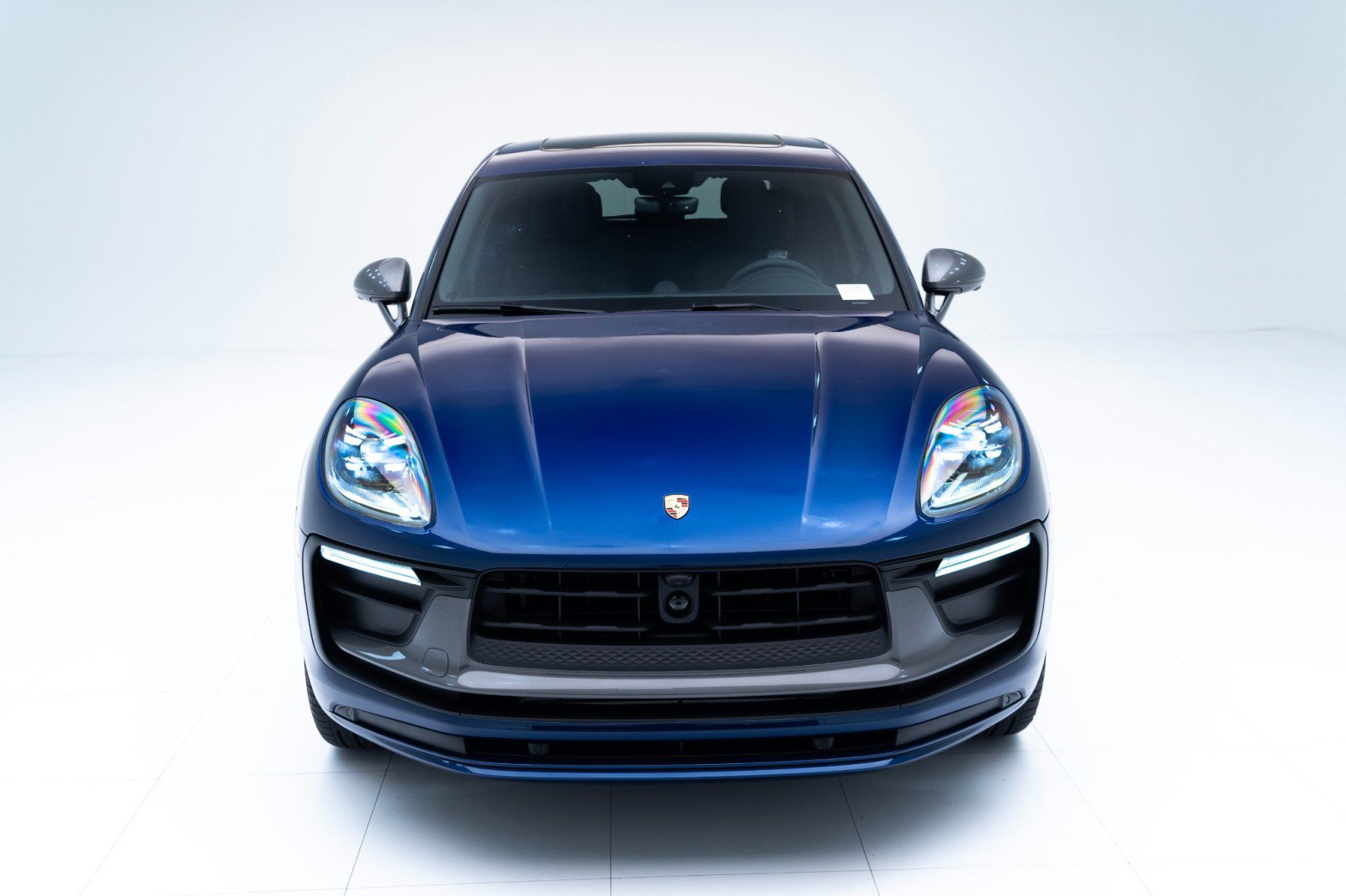 New 2025 Porsche Macan Turbo image 6