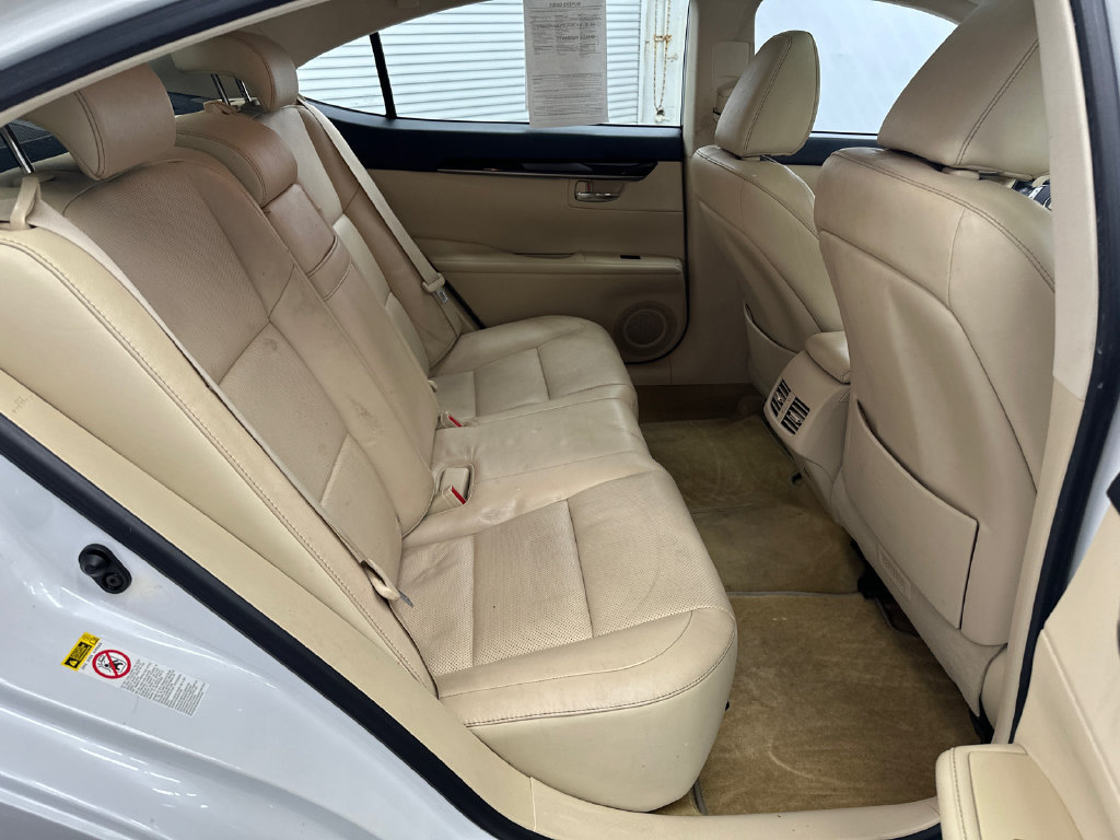 Used 2014 Lexus ES 350 w/ Luxury Package FWD image 16