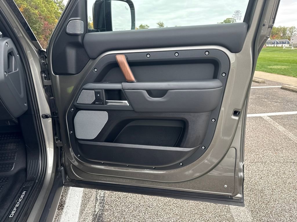 New 2024 Land Rover Defender 130 X image 15