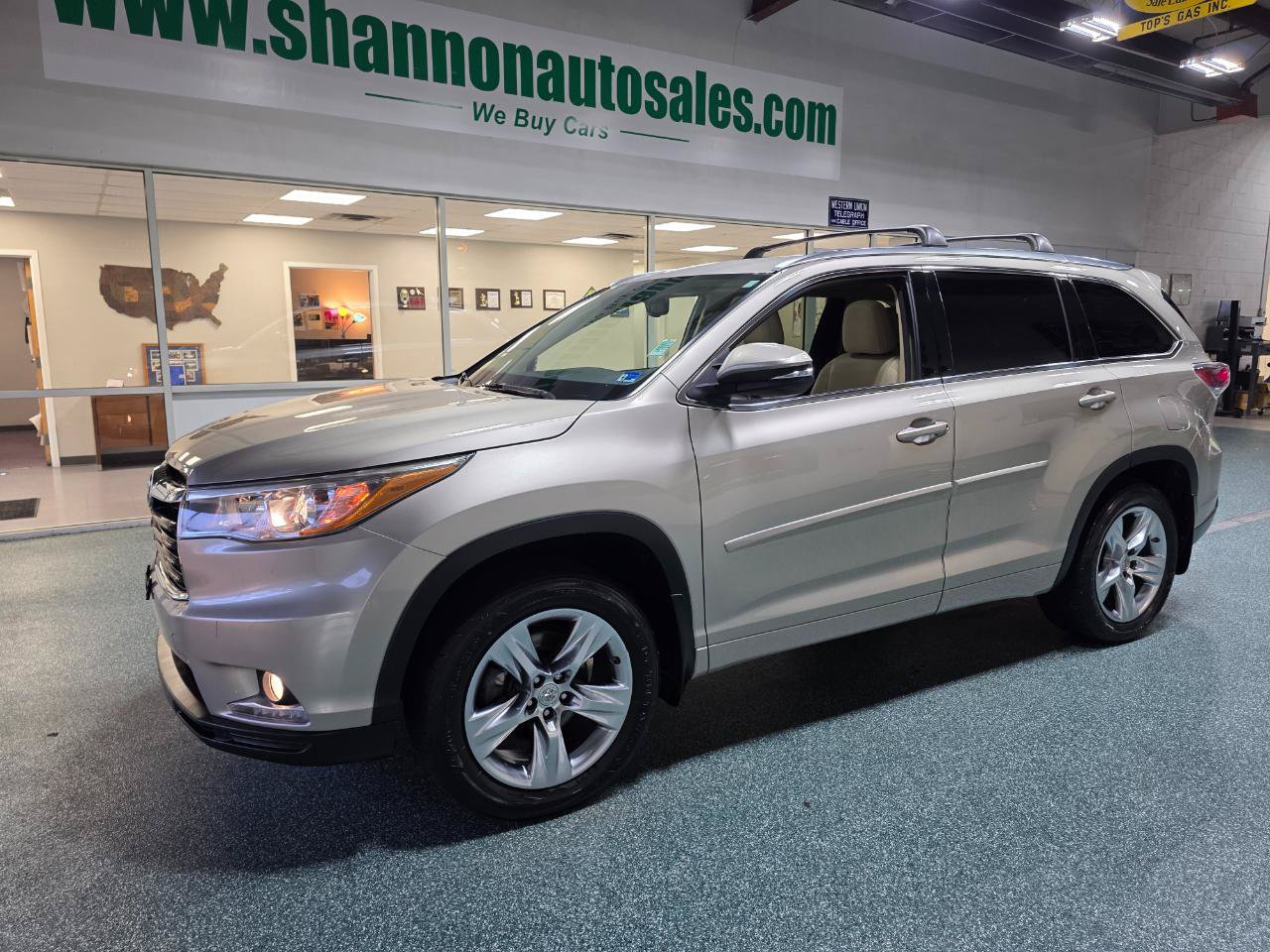 Used 2015 Toyota Highlander Limited AWD/4WD image 2