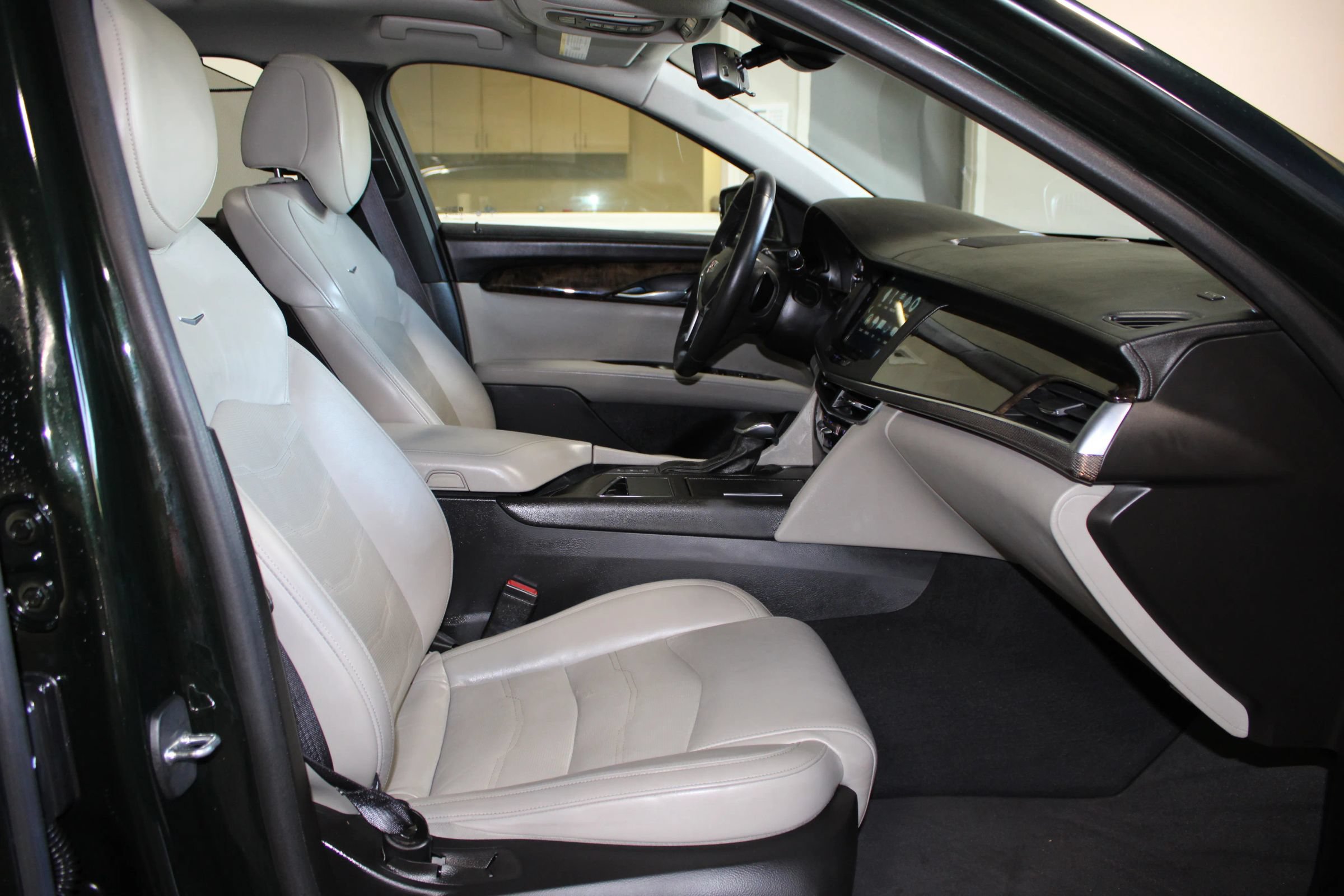 Used 2017 Cadillac CT6 Luxury AWD/4WD image 32
