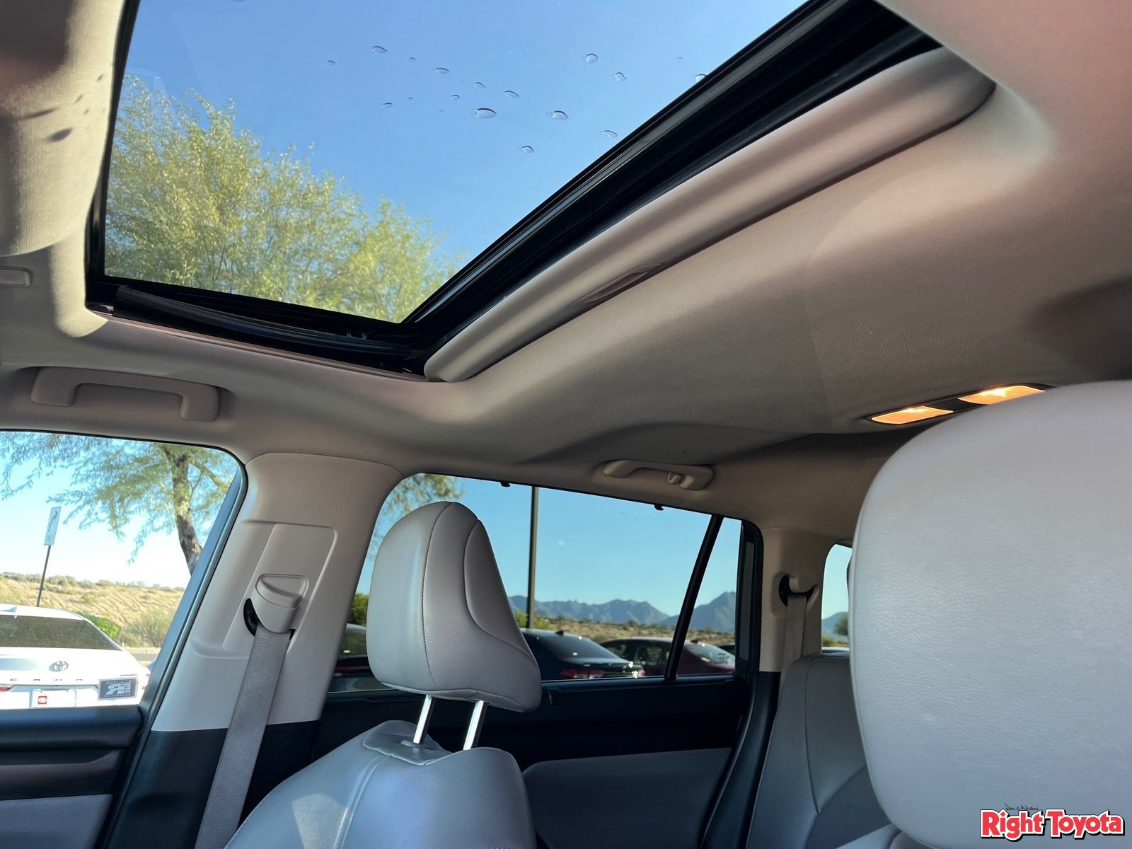 Used 2023 Toyota Highlander XLE FWD image 33